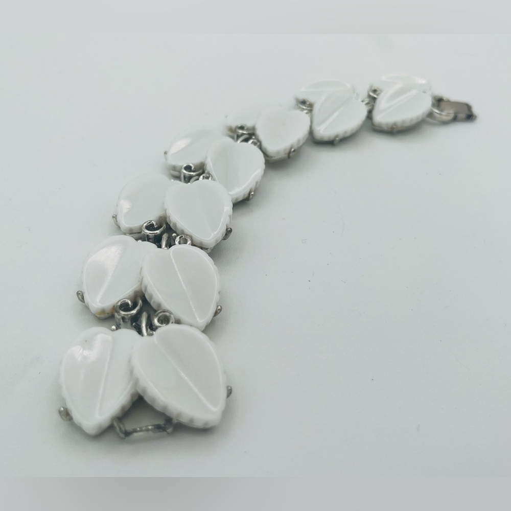 Vintage Signed LISNER Leaves Lucite Thermoset Silver Tone Bracelet White